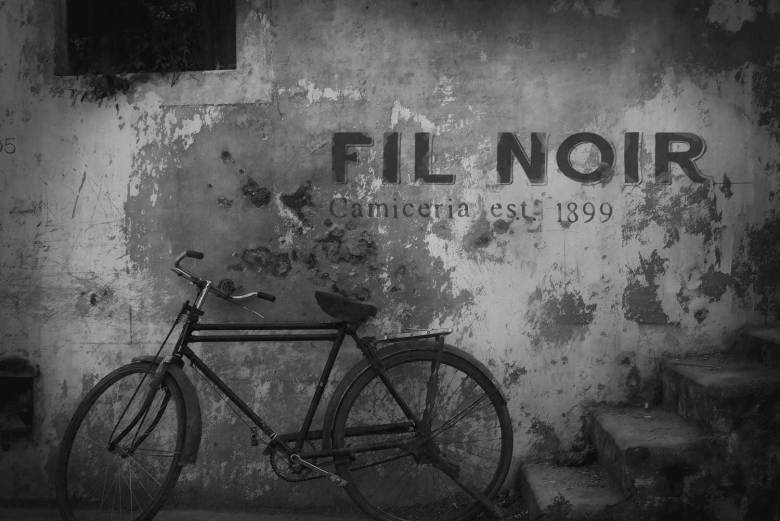 Fil Noir Fashion Image